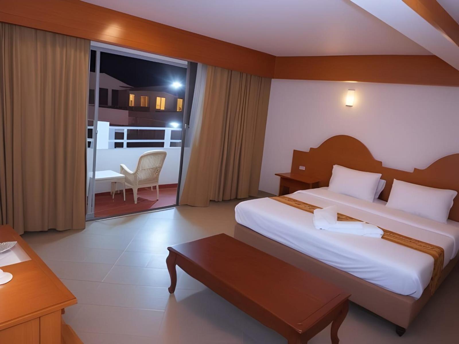 Hack Patong Beach Hotel エクステリア 写真